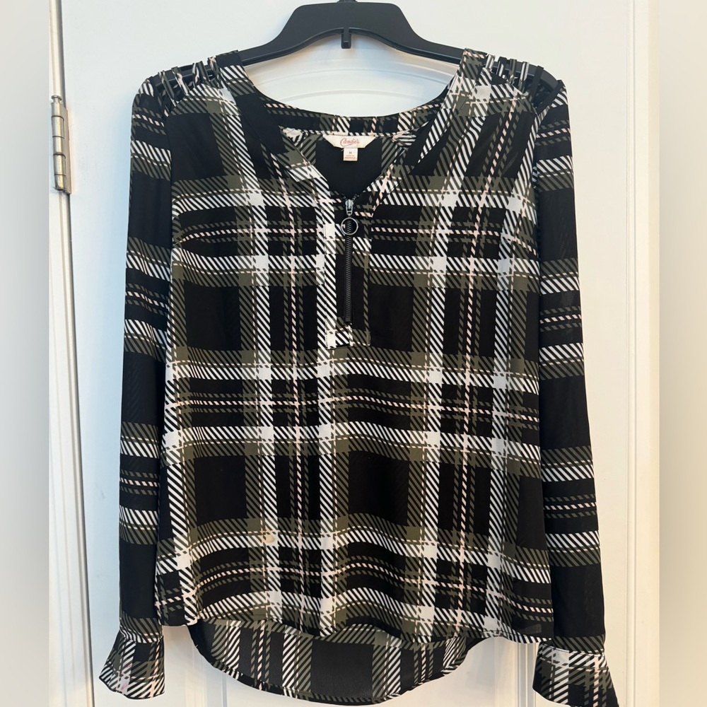 Women’s size medium blouse with cute shoulder detail